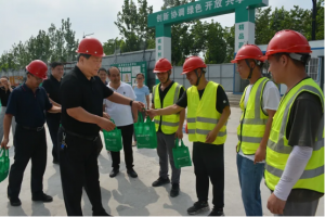 董事長曹紅普帶隊高溫慰問外業員工